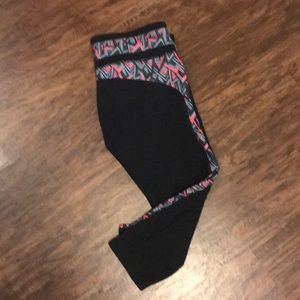 Black Capri legging with printed detail